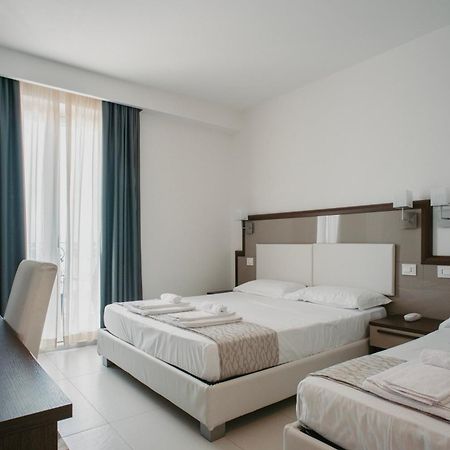 Hotel Baia Marina Купра Маритима Екстериор снимка