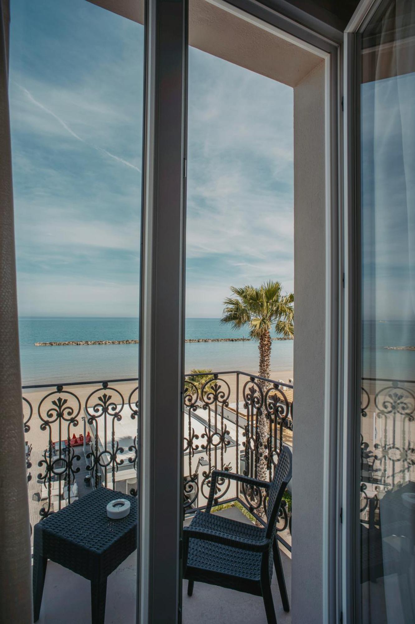 Hotel Baia Marina Купра Маритима Екстериор снимка