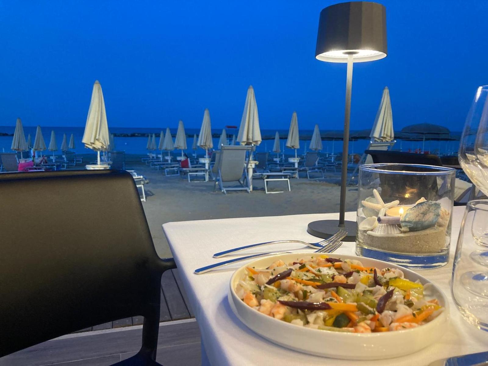 Hotel Baia Marina Купра Маритима Екстериор снимка