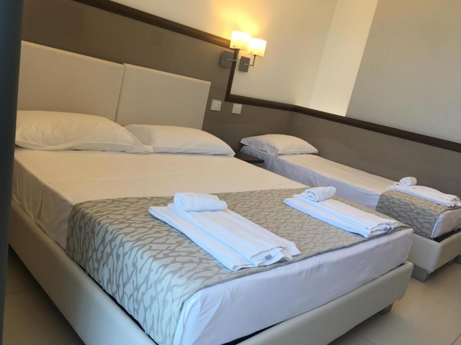 Hotel Baia Marina Купра Маритима Екстериор снимка