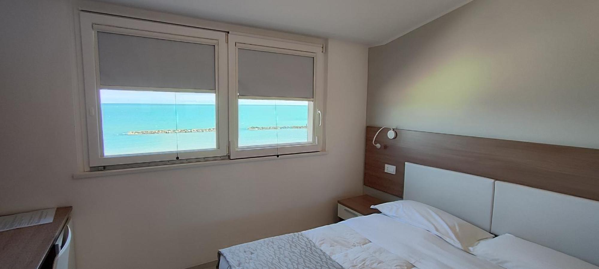 Hotel Baia Marina Купра Маритима Екстериор снимка
