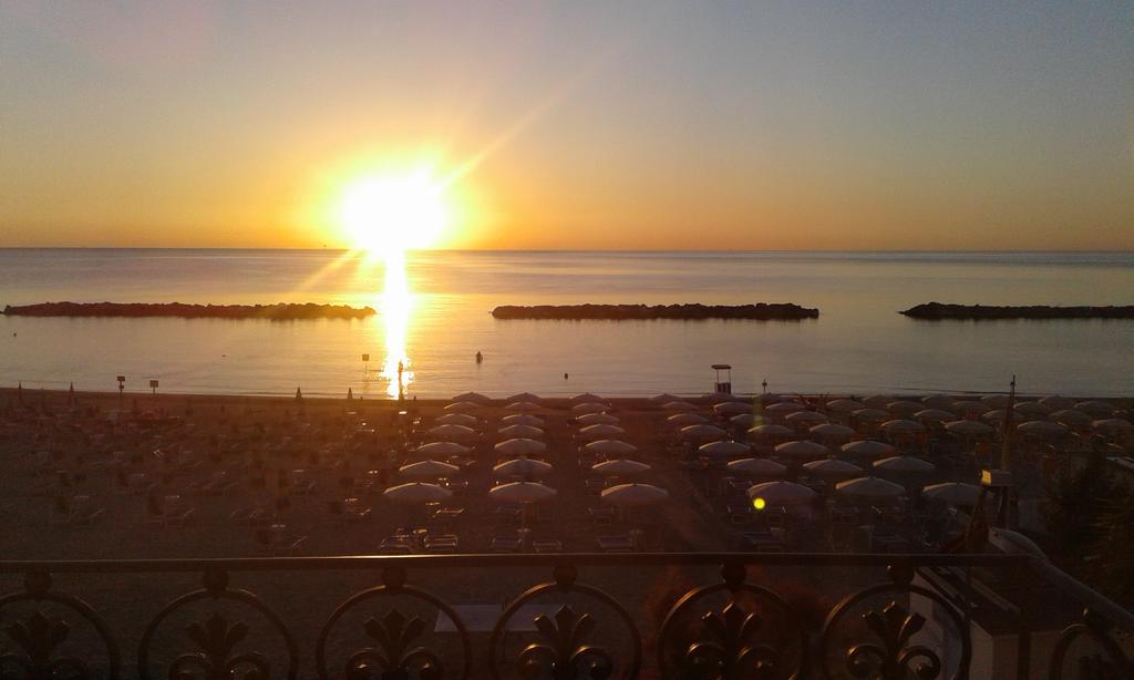 Hotel Baia Marina Купра Маритима Екстериор снимка