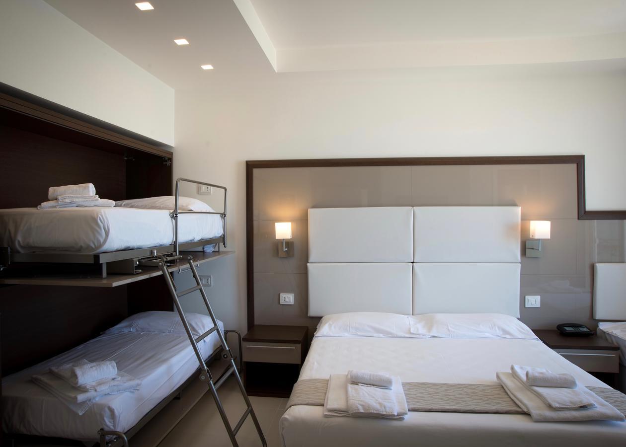 Hotel Baia Marina Купра Маритима Екстериор снимка